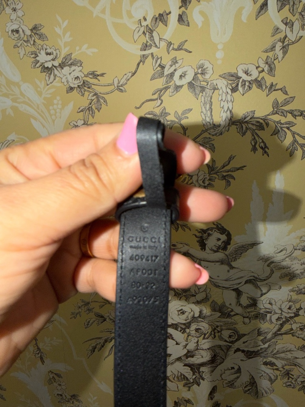 Gucci Black Leather Belt with Gold Double G Logo Buckle - Picture 4 of 4